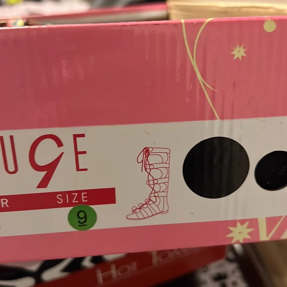 Sanders - Picture 2 of 2